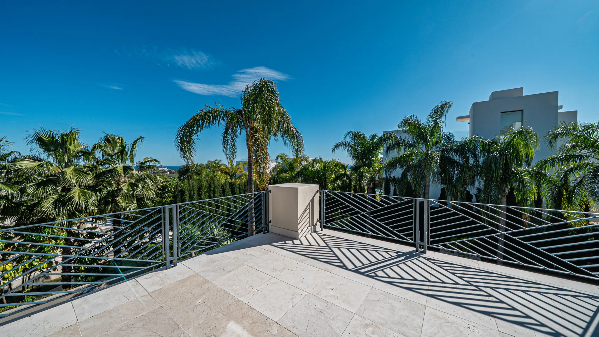 Buy villa with 6 bedrooms in New Golden Mile