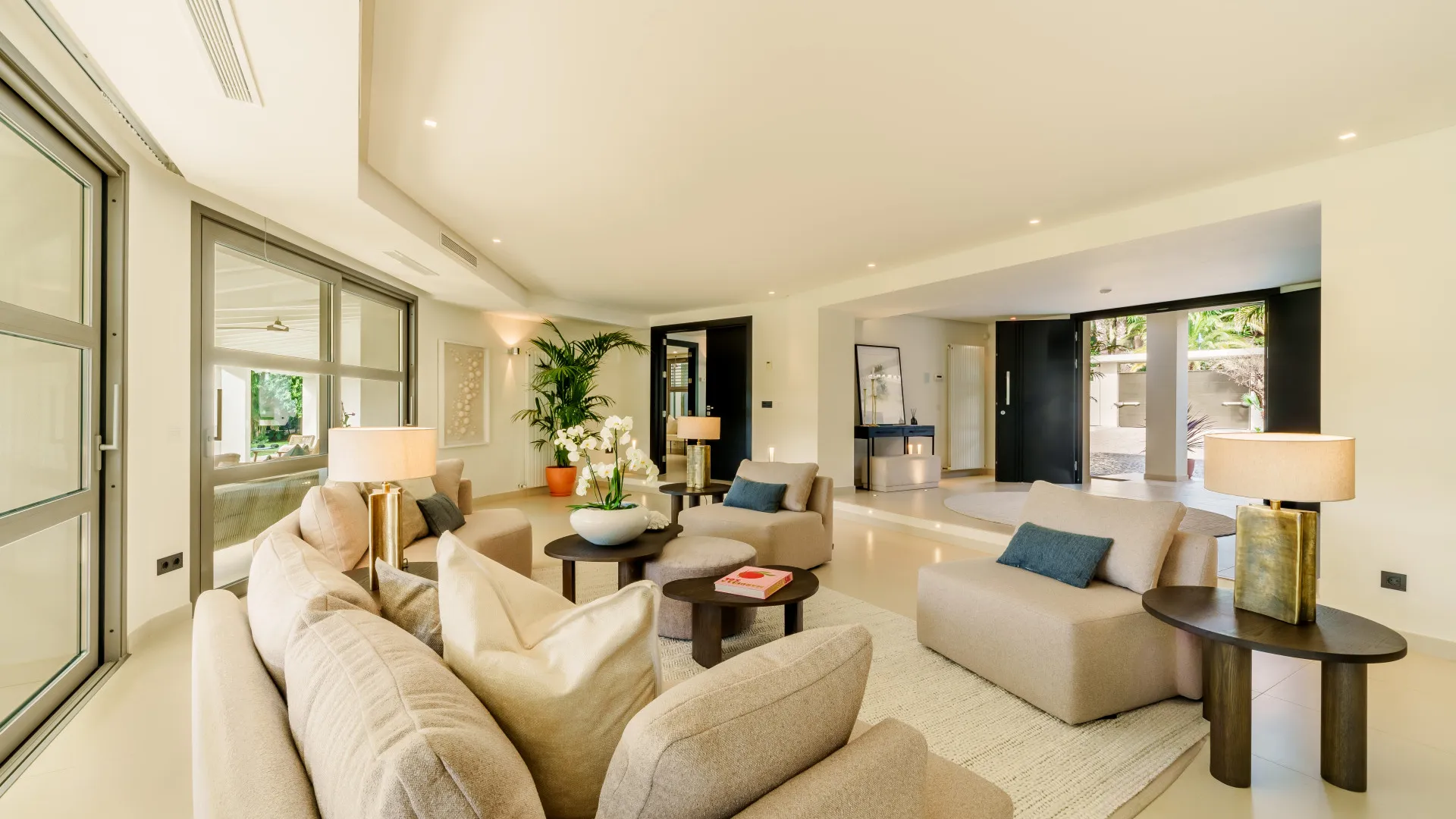 Se vende villa de 5 dormitorios en Nueva Andalucia