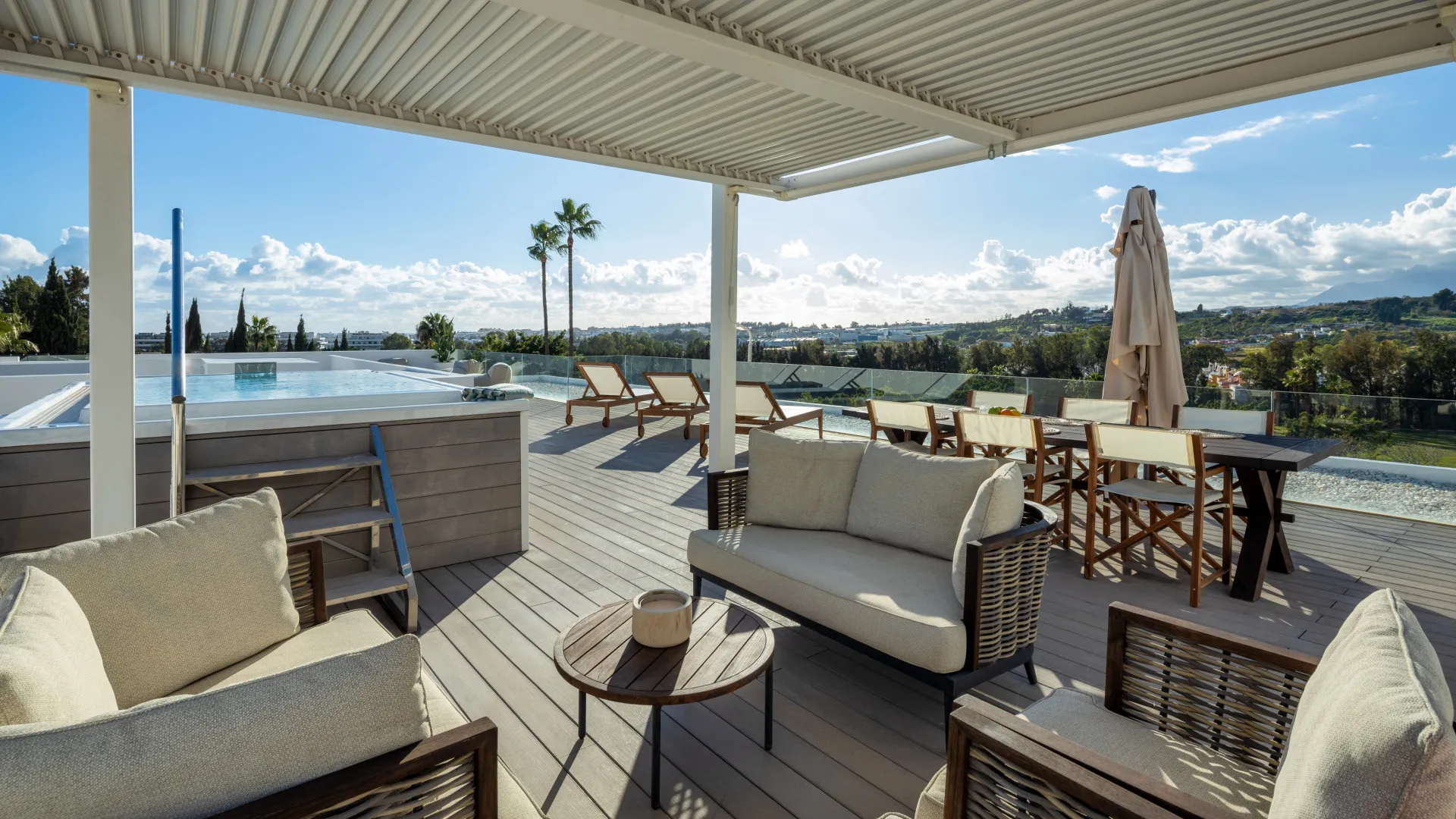 Se vende villa de 6 dormitorios en Nueva Andalucia
