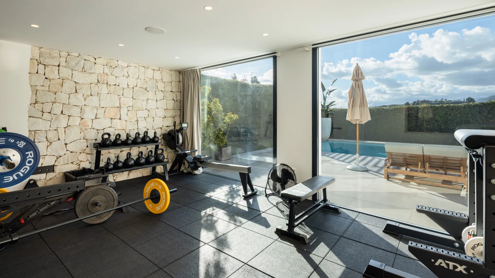 Se vende villa de 6 dormitorios en Nueva Andalucia