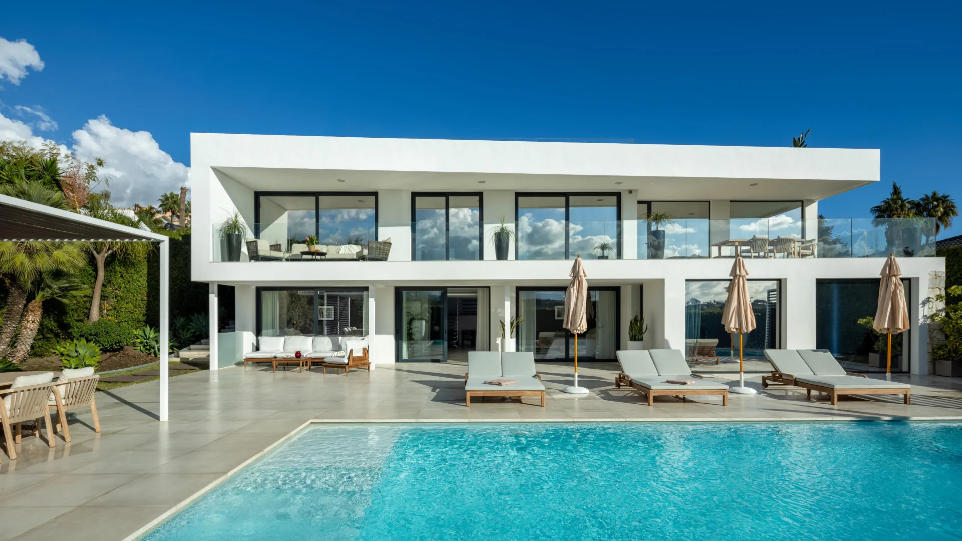 Se vende villa de 6 dormitorios en Nueva Andalucia