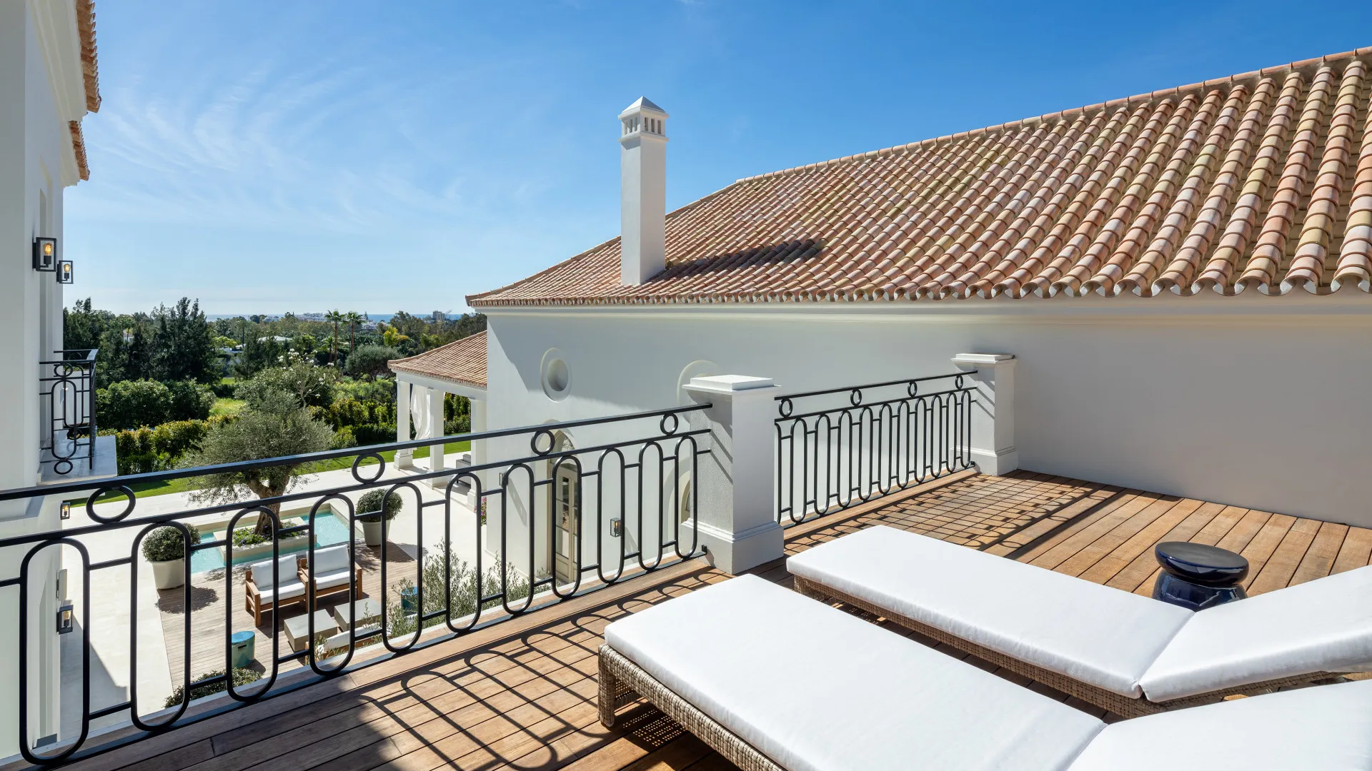 Se vende villa con 6 dormitorios en Nueva Andalucia