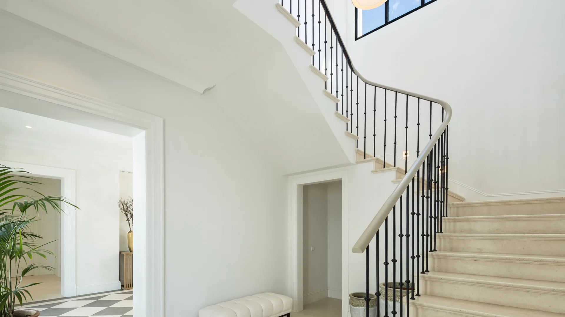 Se vende villa con 6 dormitorios en Nueva Andalucia