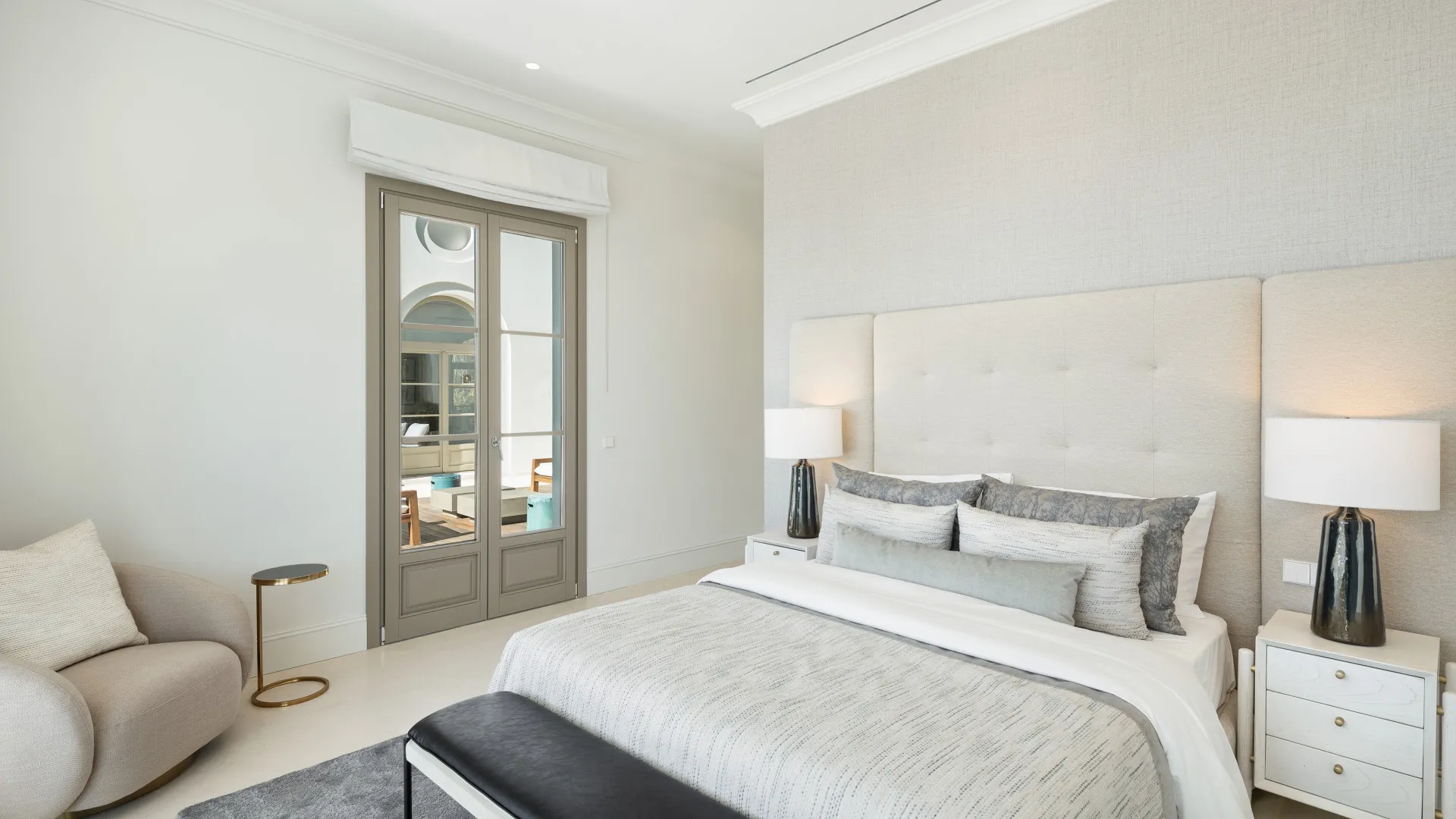 Se vende villa con 6 dormitorios en Nueva Andalucia