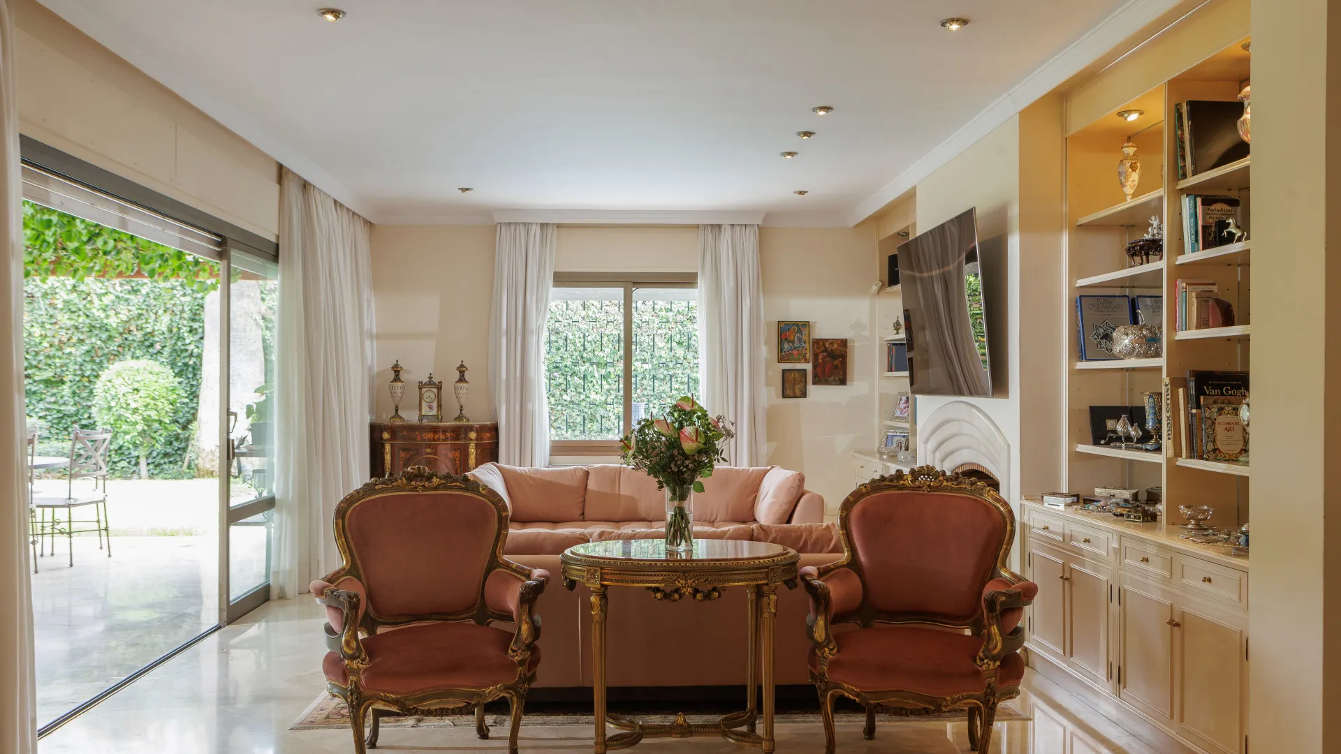 For sale Marbella East 5 bedrooms villa