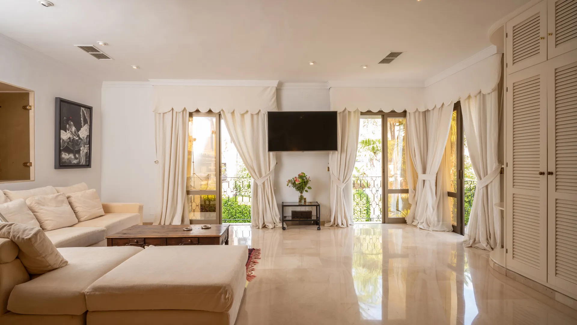 For sale Marbella East 5 bedrooms villa