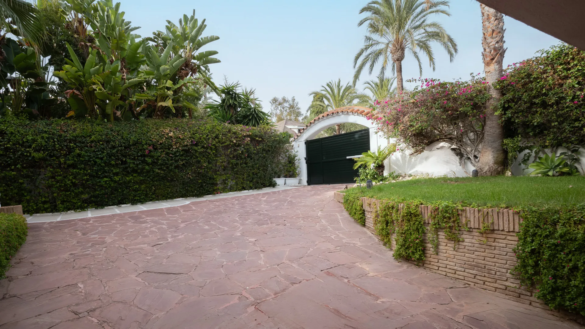 For sale Marbella East 5 bedrooms villa
