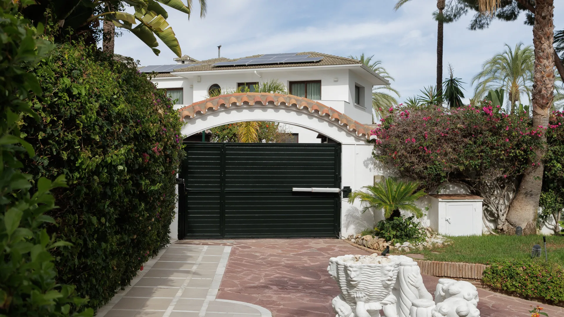 For sale Marbella East 5 bedrooms villa