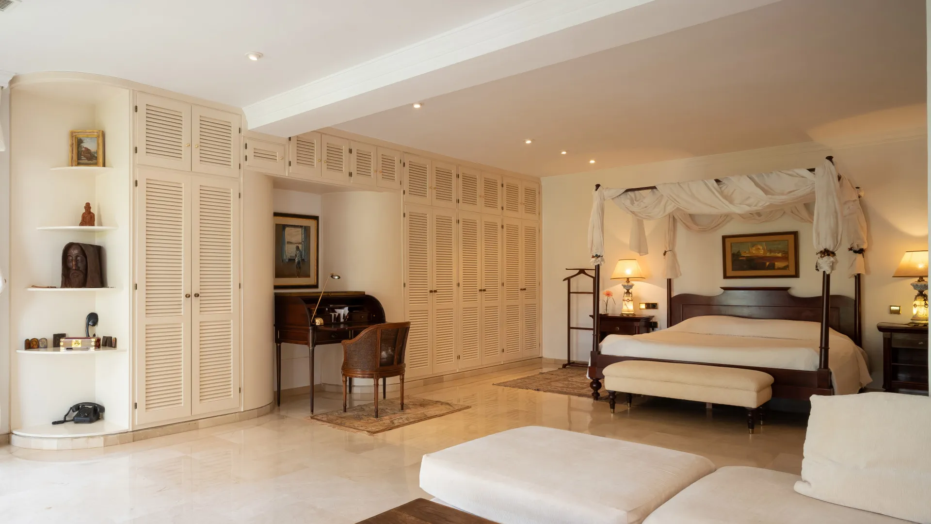 For sale Marbella East 5 bedrooms villa