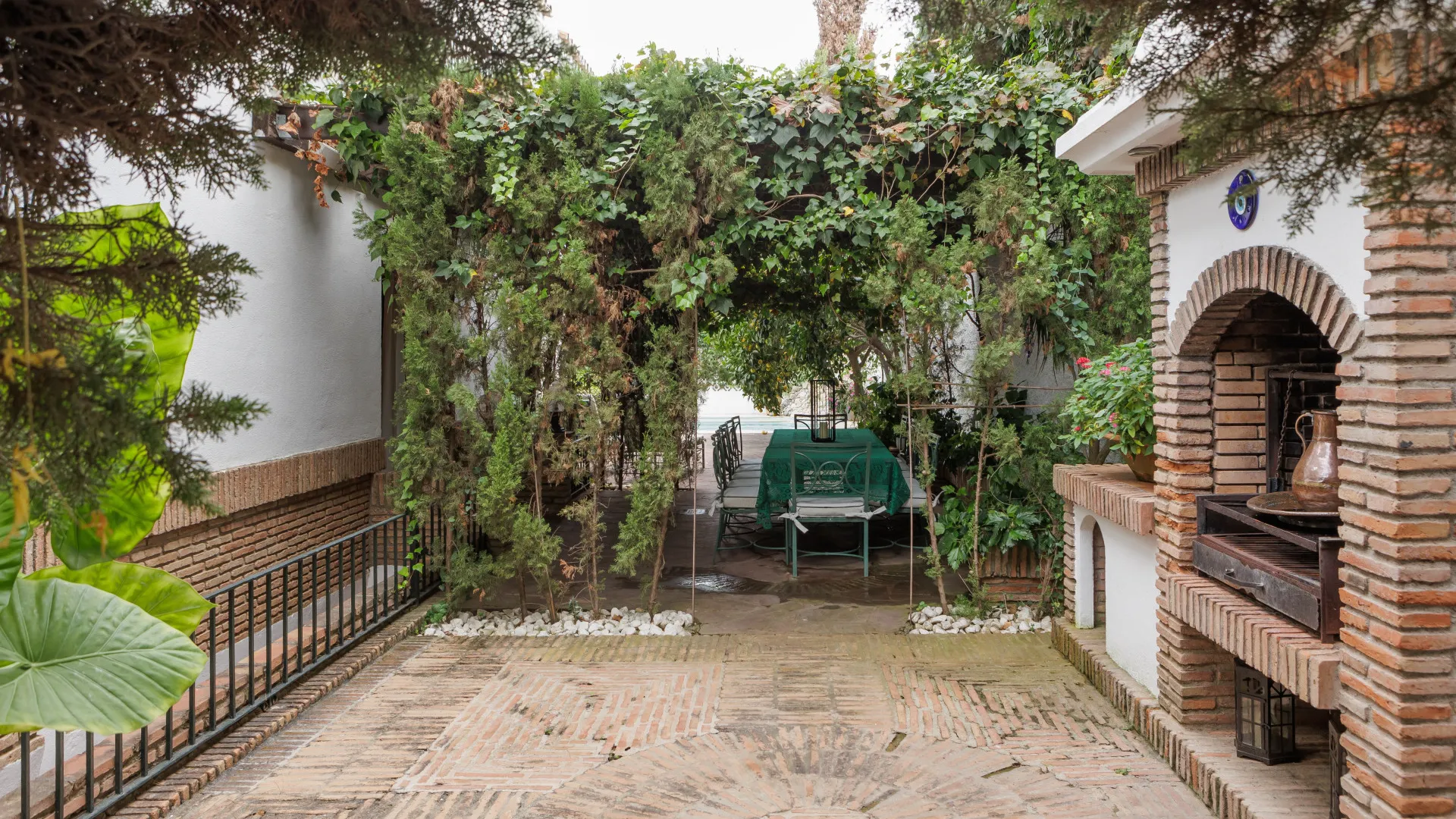 For sale Marbella East 5 bedrooms villa