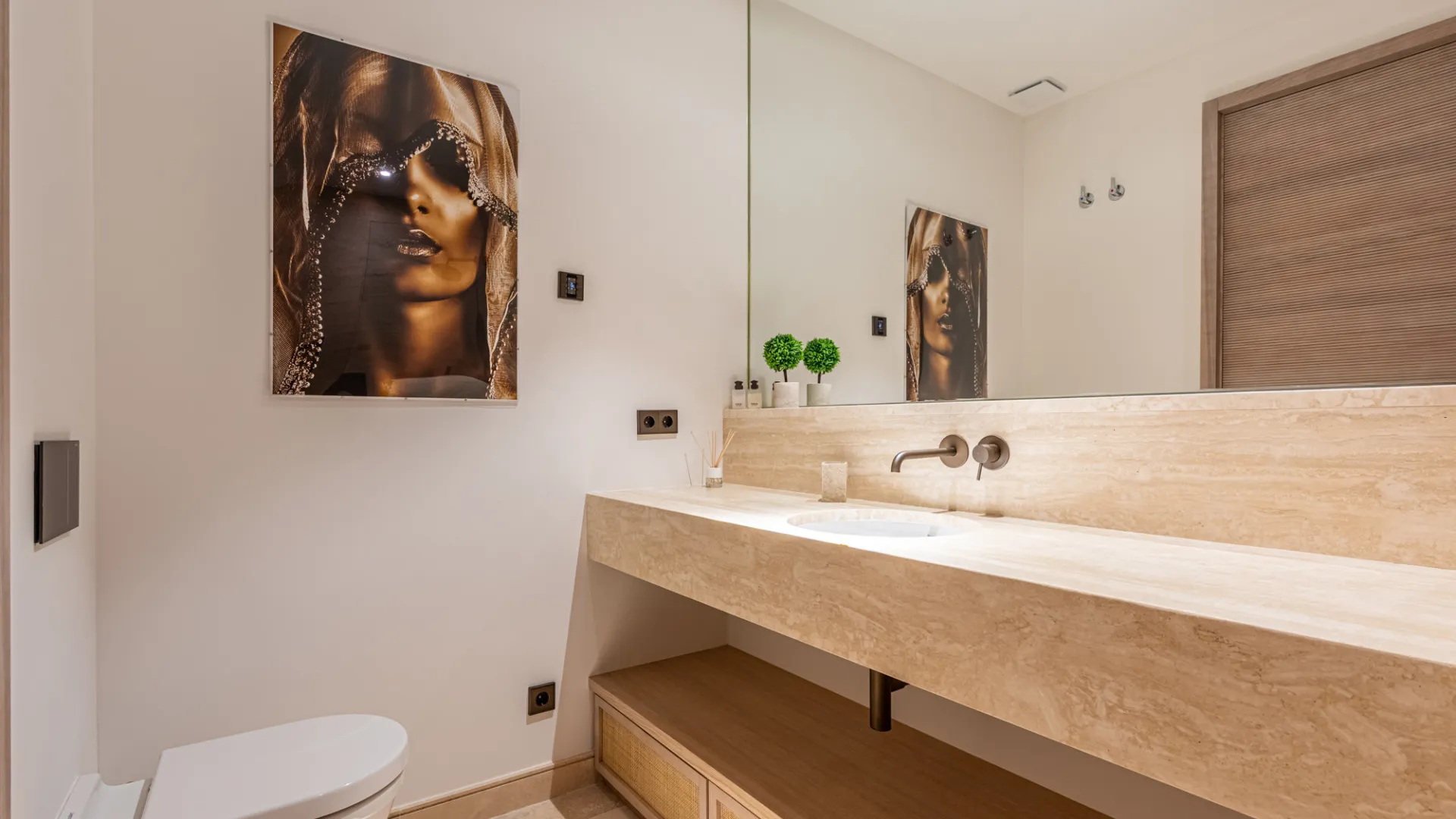 Apartment for sale in Finca Cortesin with 3 bedrooms