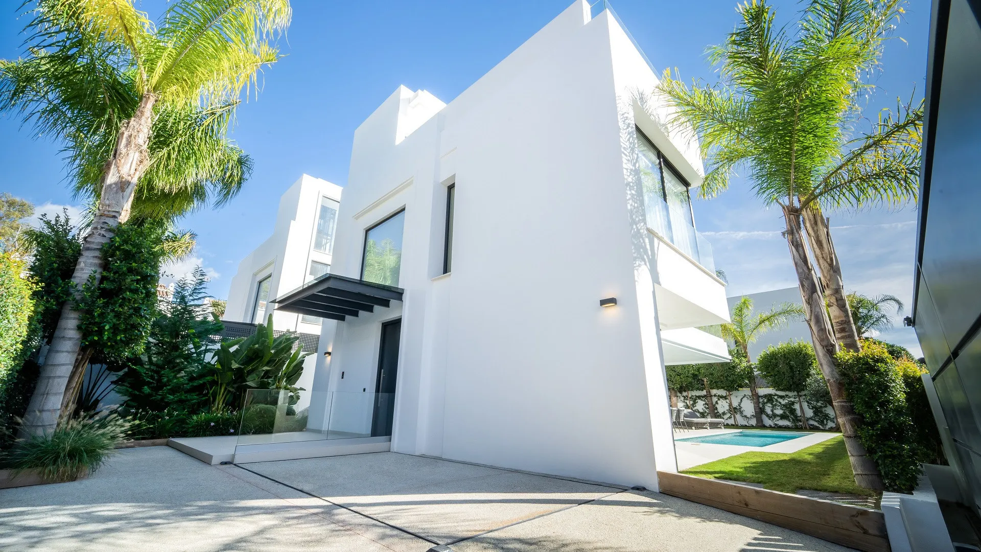 4 bedrooms villa for sale in Marbella Golden Mile