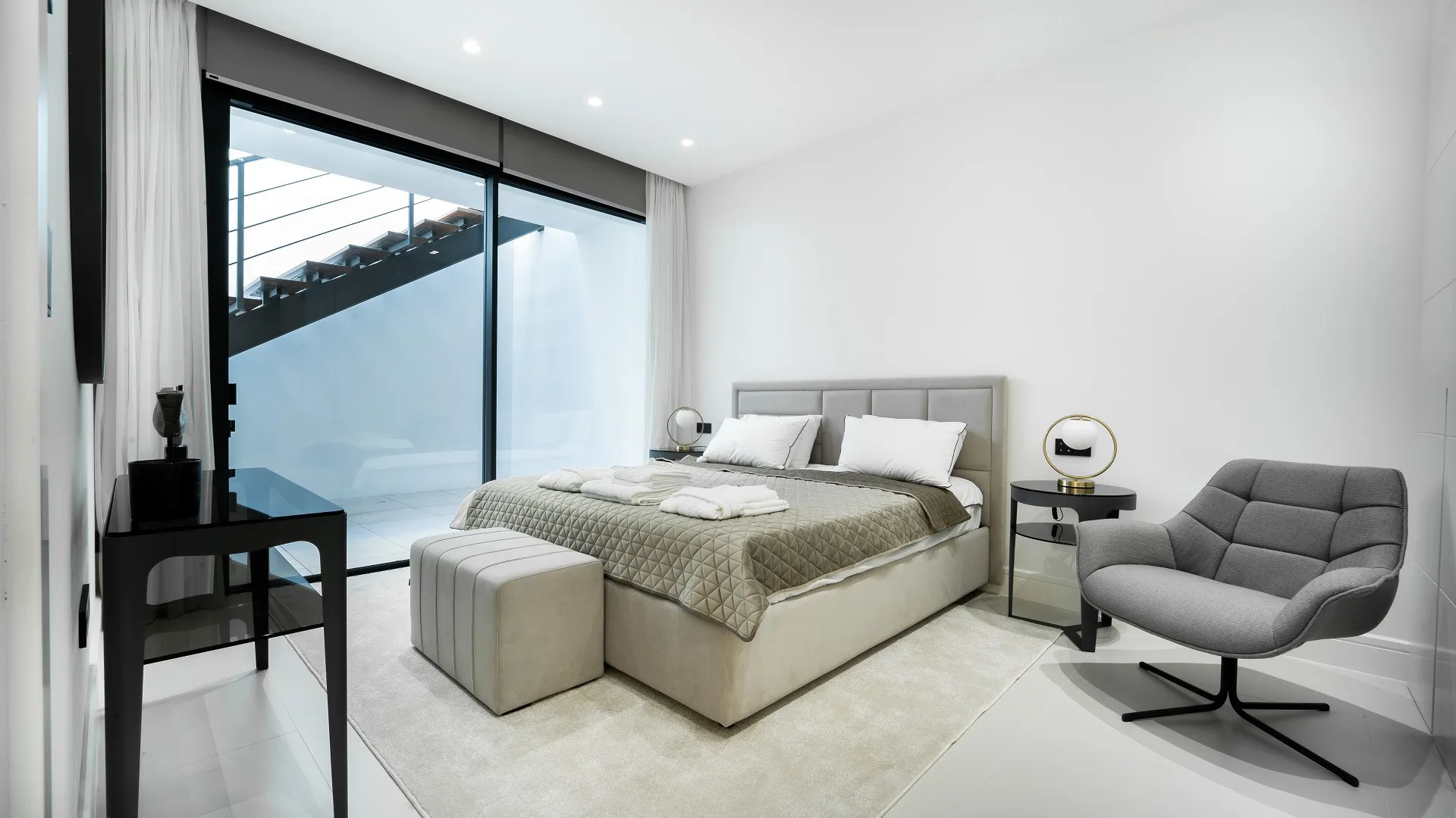 4 bedrooms villa for sale in Marbella Golden Mile