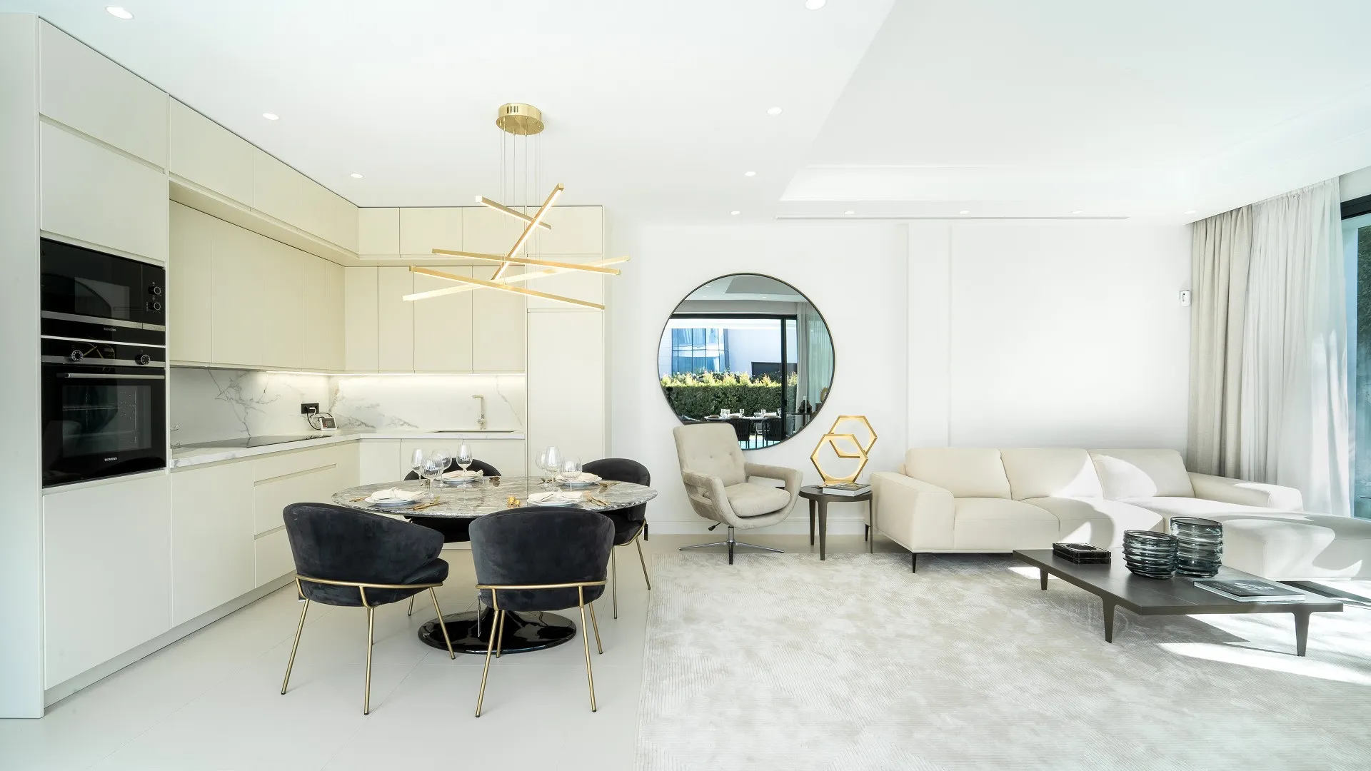 4 bedrooms villa for sale in Marbella Golden Mile