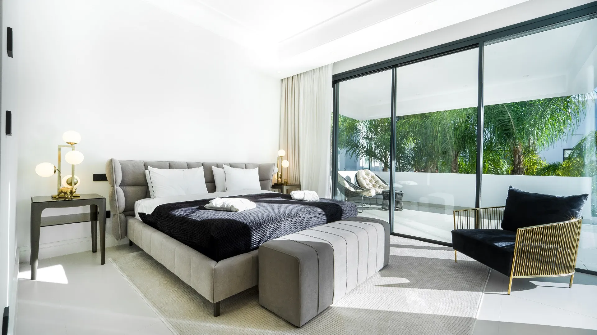 4 bedrooms villa for sale in Marbella Golden Mile