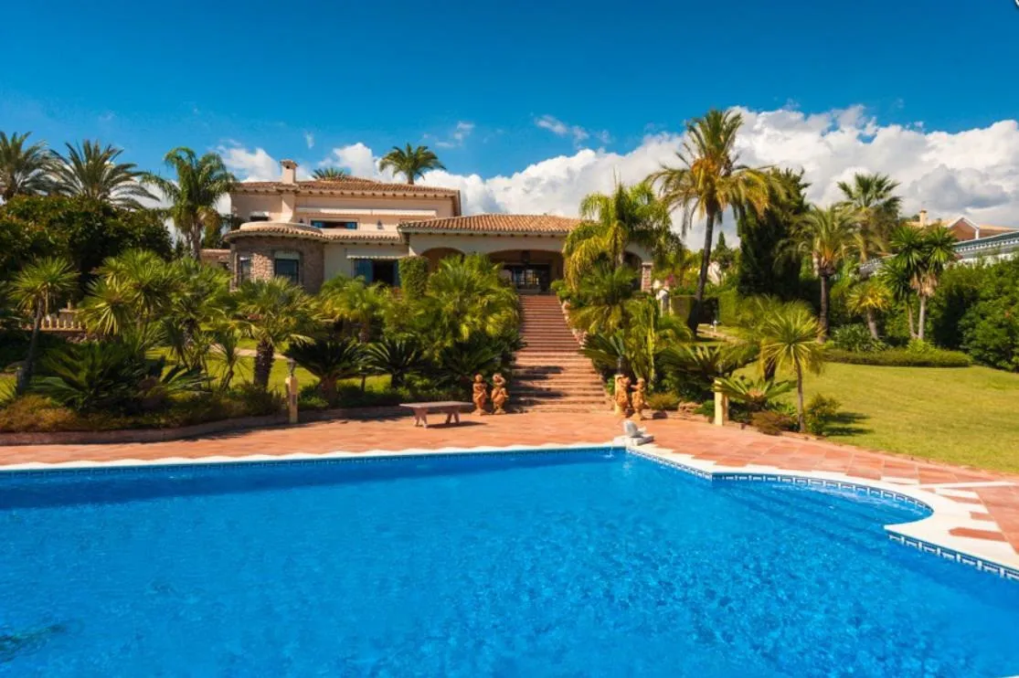 Mansion with 9 bedrooms for sale in New Golden Mile