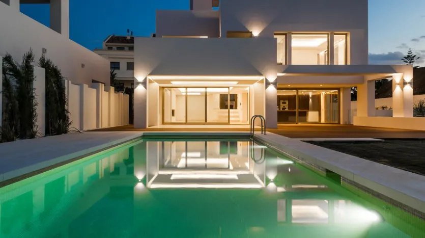 Villa de 4 dormitorios en venta en Marbella - Puerto Banus