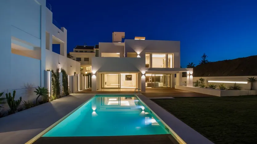 Villa de 4 dormitorios en venta en Marbella - Puerto Banus
