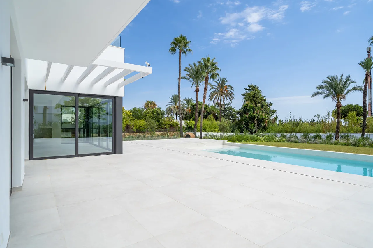 Comprar villa de 4 dormitorios en New Golden Mile
