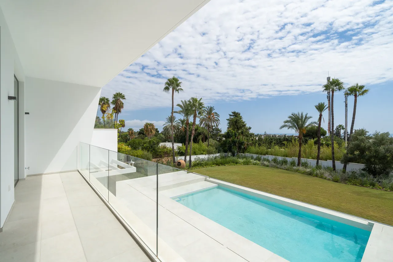Comprar villa de 4 dormitorios en New Golden Mile