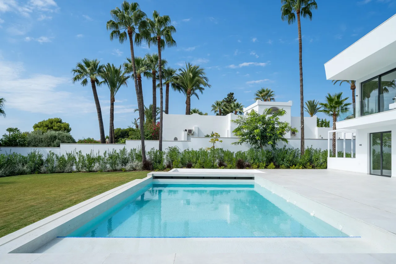 Comprar villa de 4 dormitorios en New Golden Mile