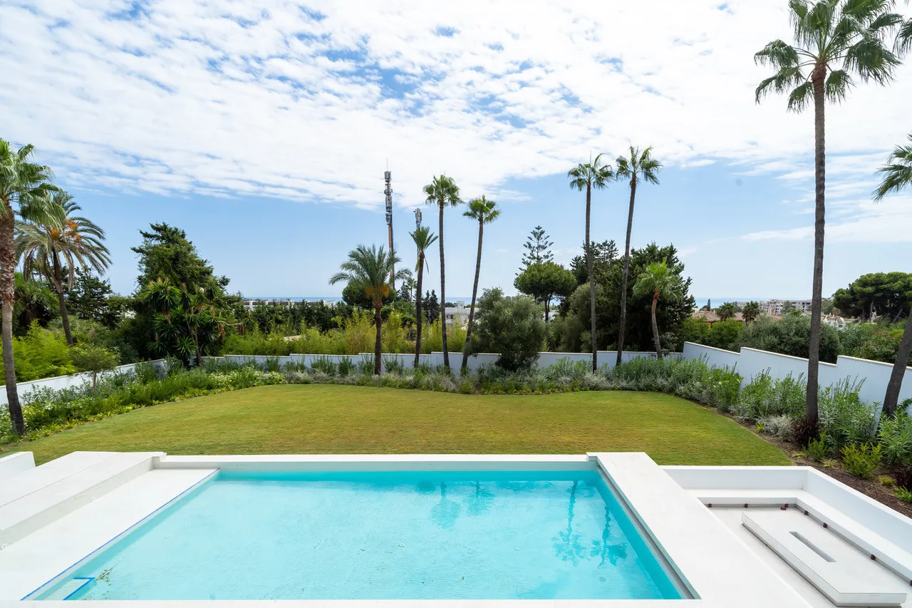Comprar villa de 4 dormitorios en New Golden Mile