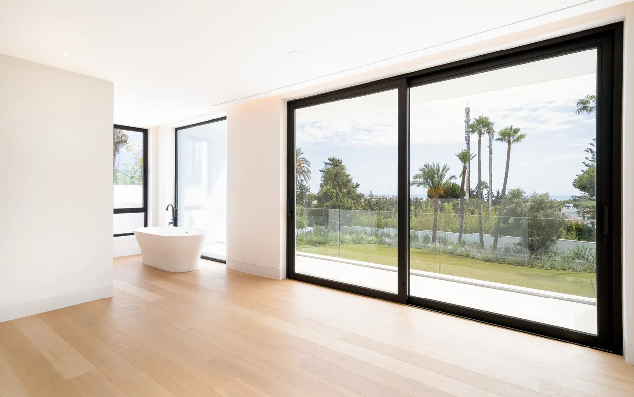 Comprar villa de 4 dormitorios en New Golden Mile