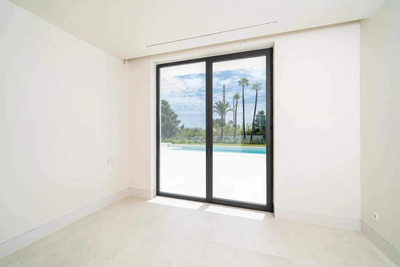 Comprar villa de 4 dormitorios en New Golden Mile