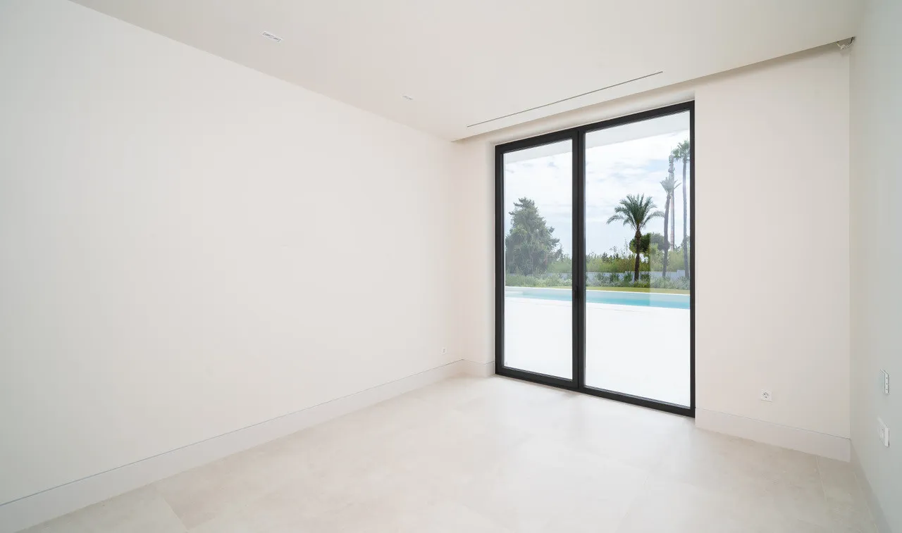 Comprar villa de 4 dormitorios en New Golden Mile