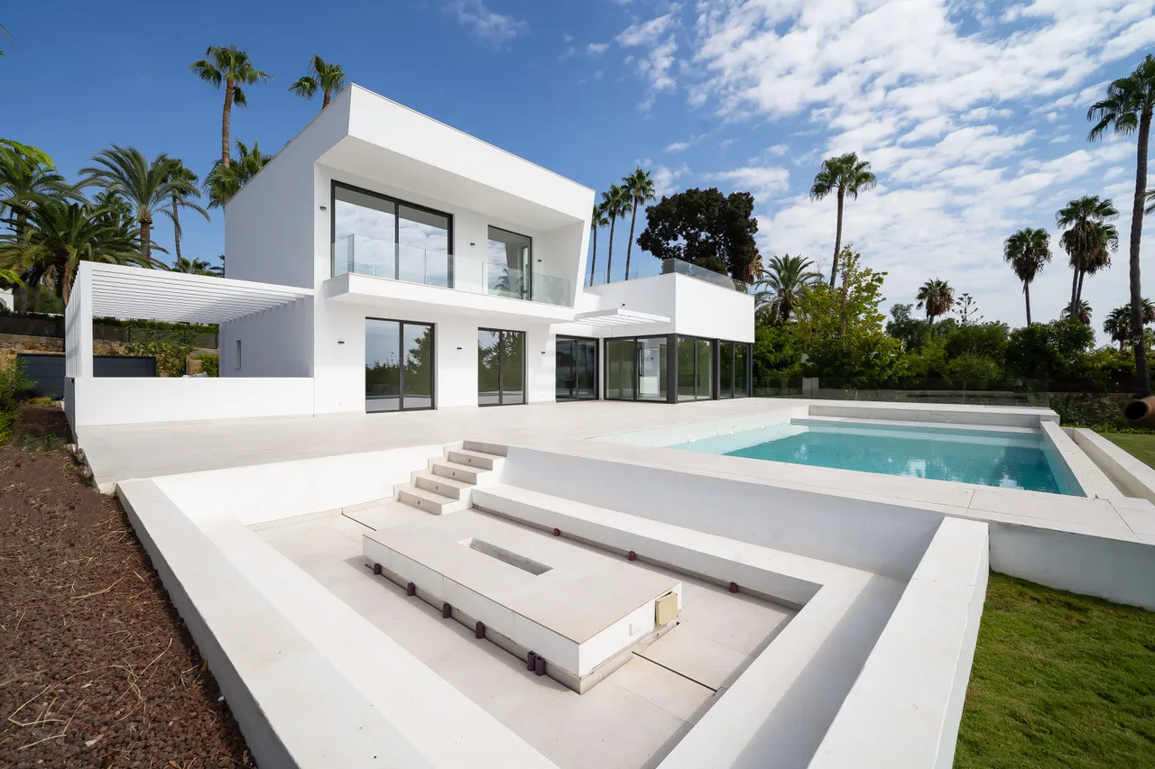 Comprar villa de 4 dormitorios en New Golden Mile