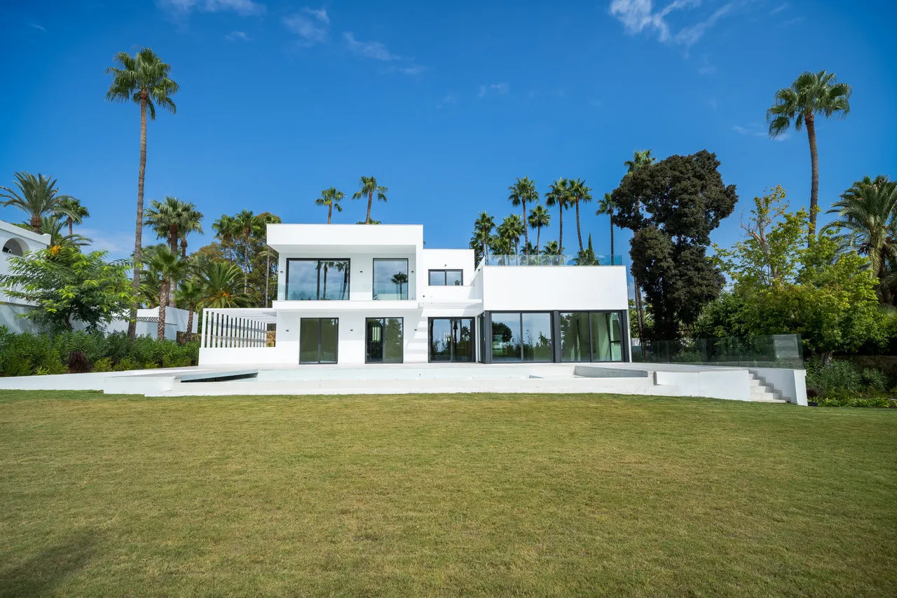 Comprar villa de 4 dormitorios en New Golden Mile