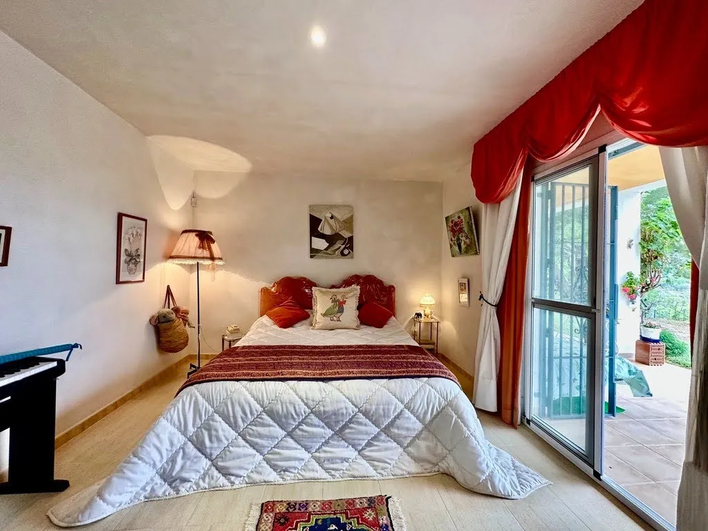 Buy finca in Monda