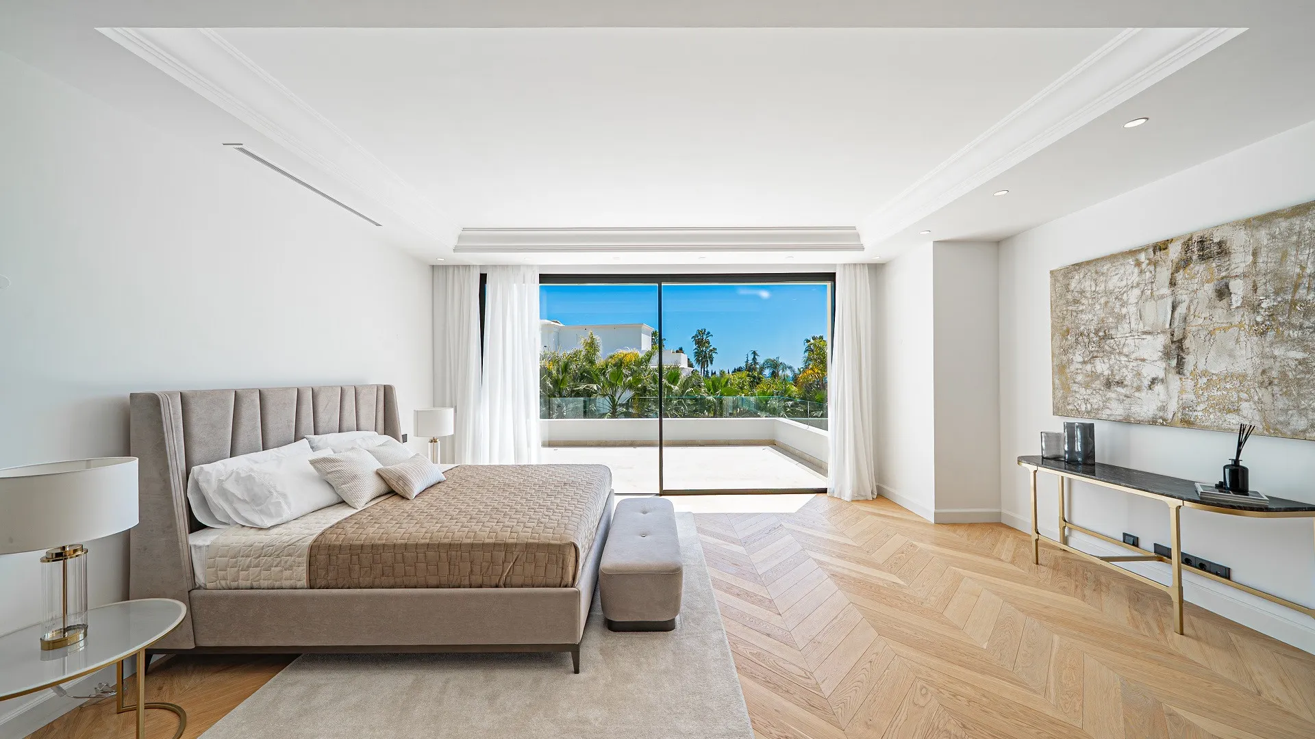 Villa for sale in Marbella Golden Mile with 6 bedrooms