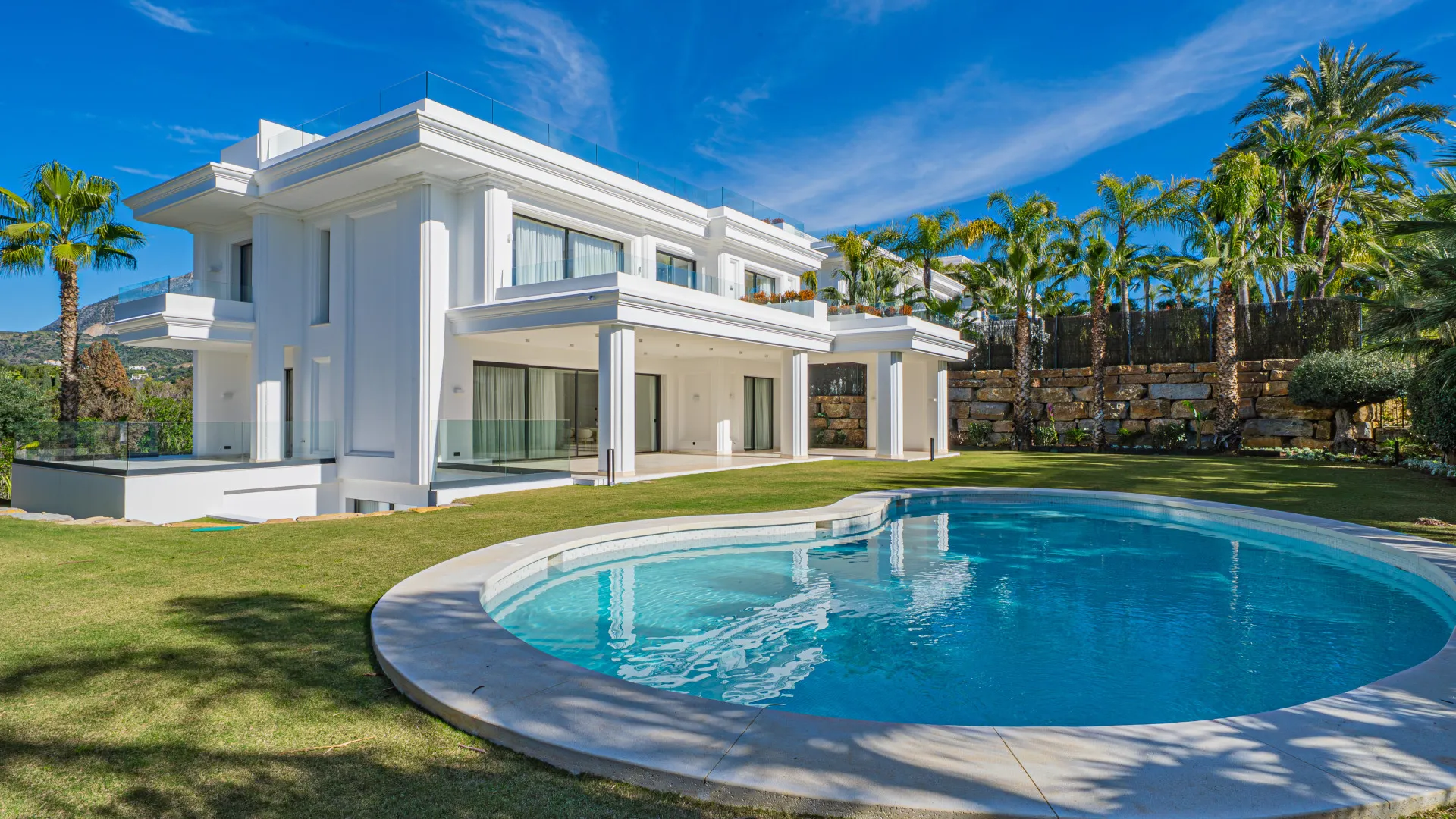 Villa for sale in Marbella Golden Mile with 6 bedrooms