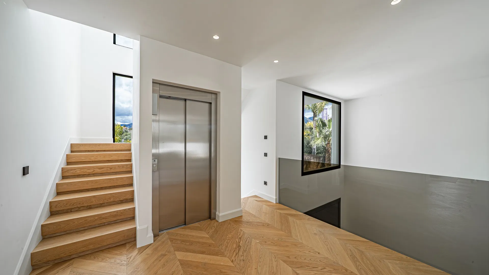 Villa for sale in Marbella Golden Mile with 6 bedrooms