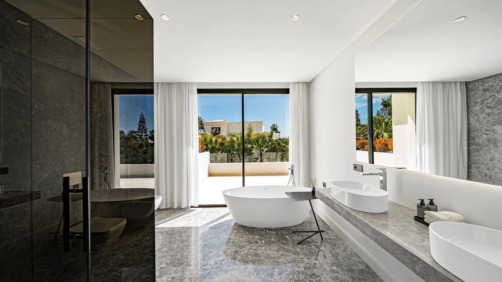 Villa for sale in Marbella Golden Mile with 6 bedrooms