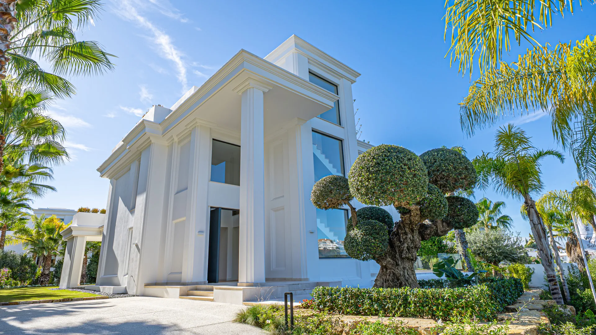 Villa for sale in Marbella Golden Mile with 6 bedrooms