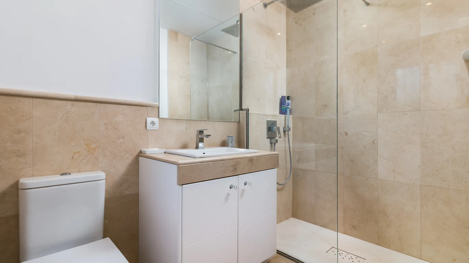 For sale villa in Nueva Andalucia