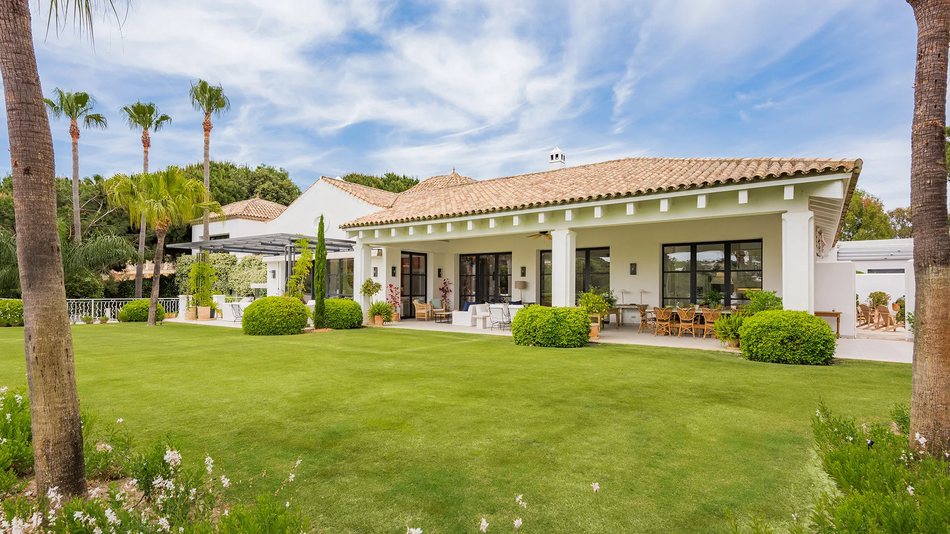 Zona F, villa en venta de 8 dormitorios