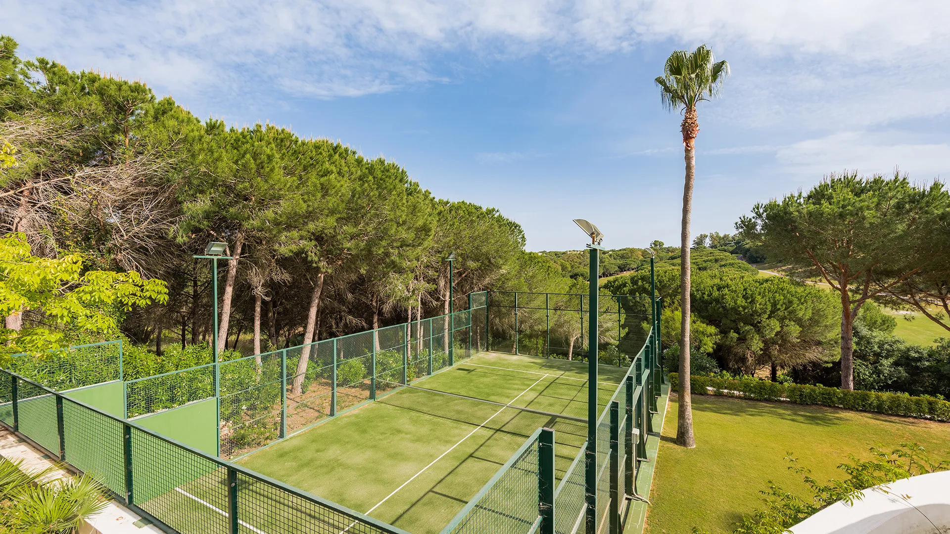 Zona F, villa en venta de 8 dormitorios