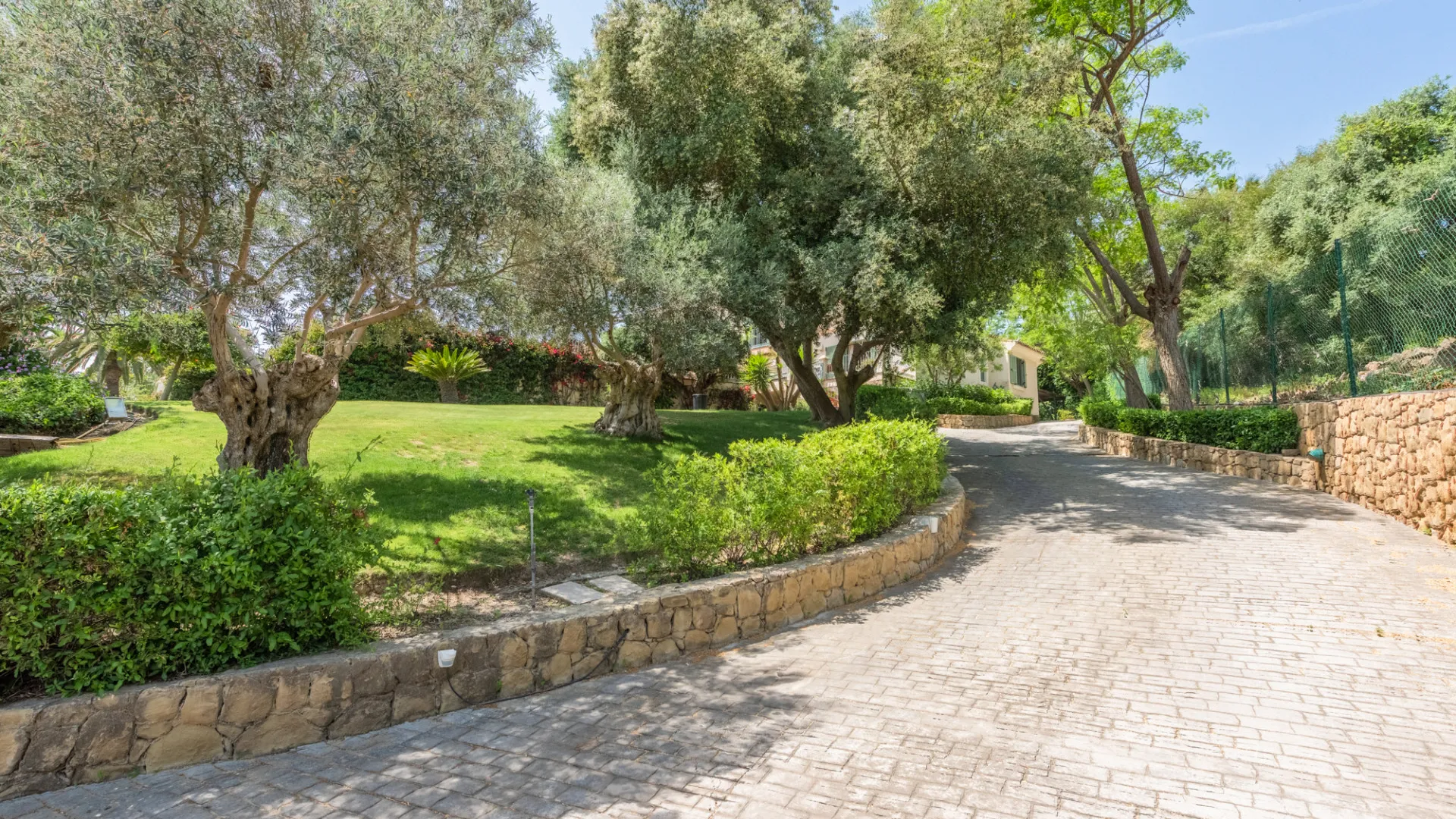 For sale villa in Zona F