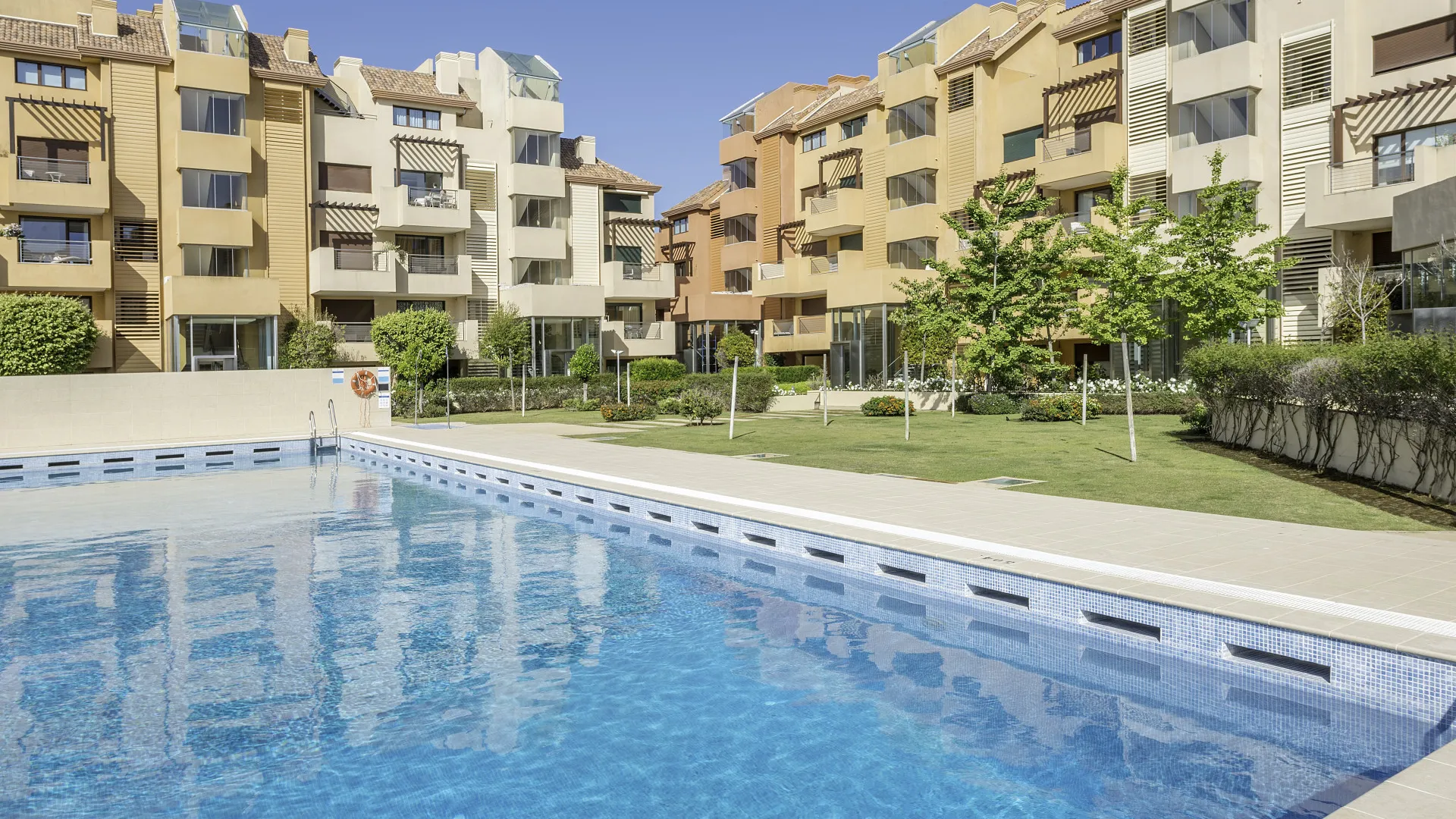 Buy ground floor apartment in Ribera del Marlin