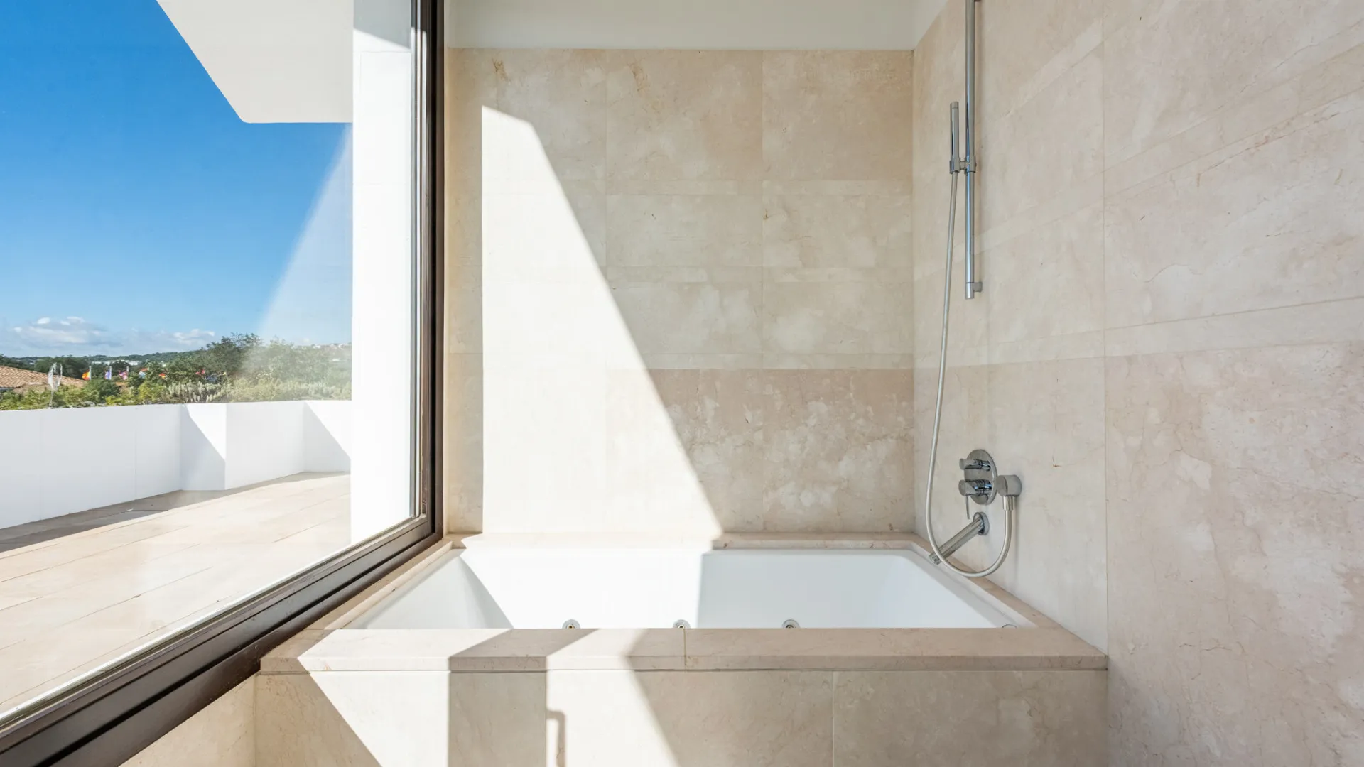 Buy duplex penthouse in Hacienda de Valderrama with 4 bedrooms