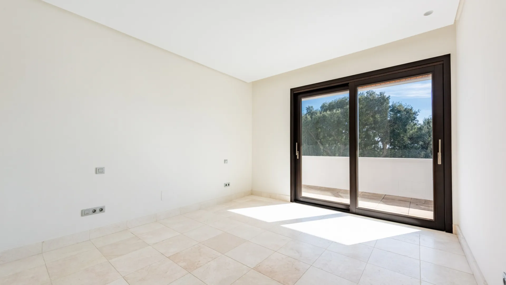 Buy duplex penthouse in Hacienda de Valderrama with 4 bedrooms
