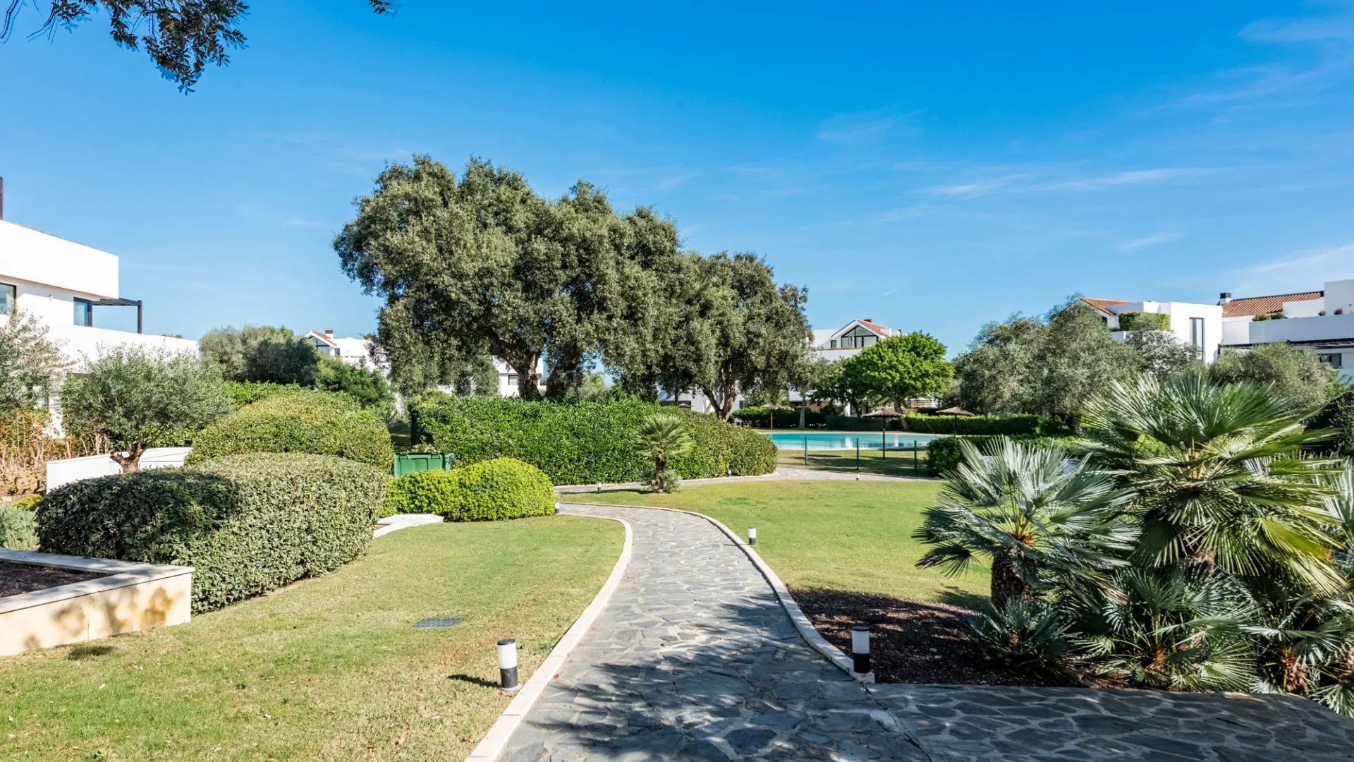 Buy duplex penthouse in Hacienda de Valderrama with 4 bedrooms