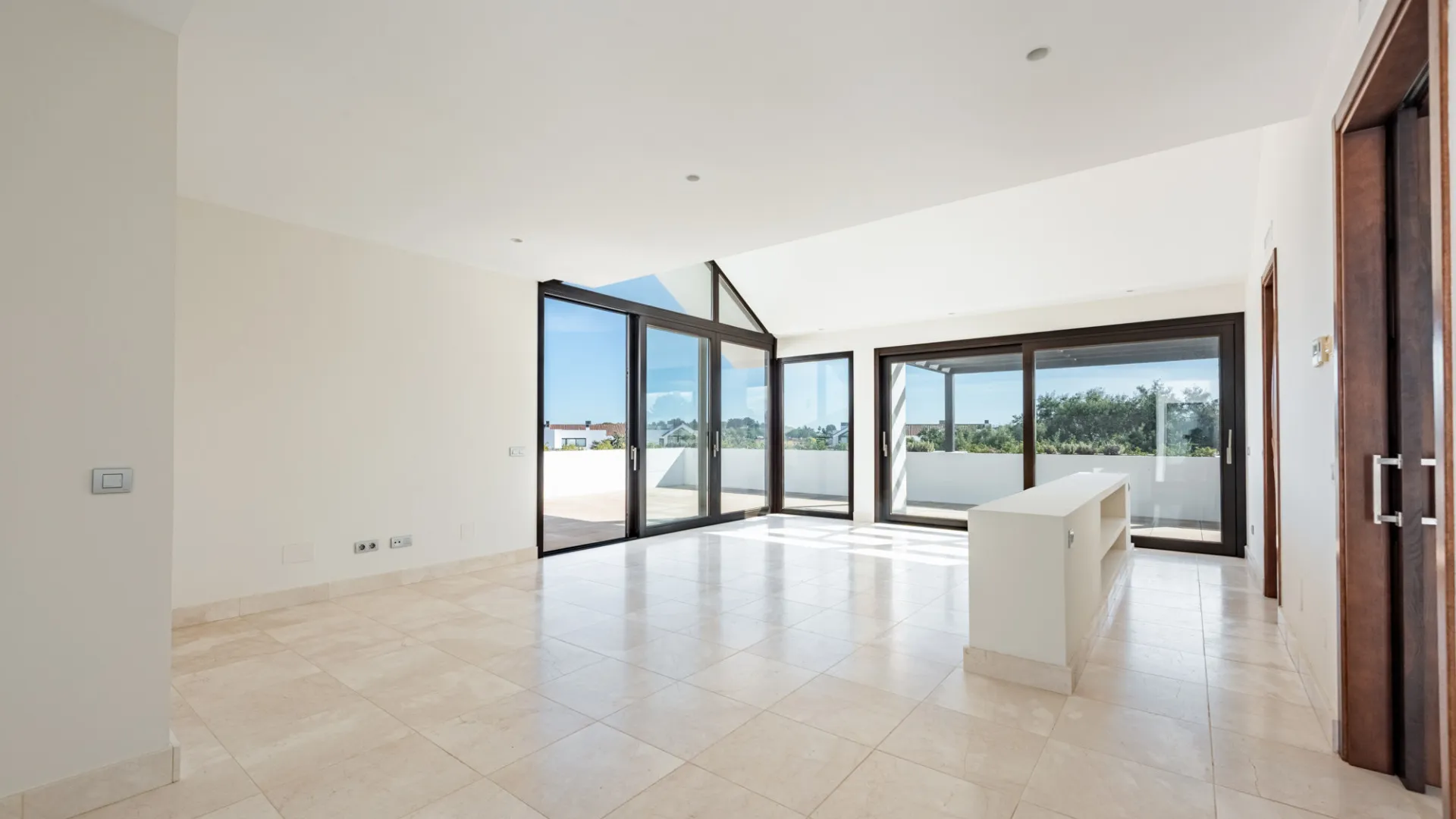 Buy duplex penthouse in Hacienda de Valderrama with 4 bedrooms