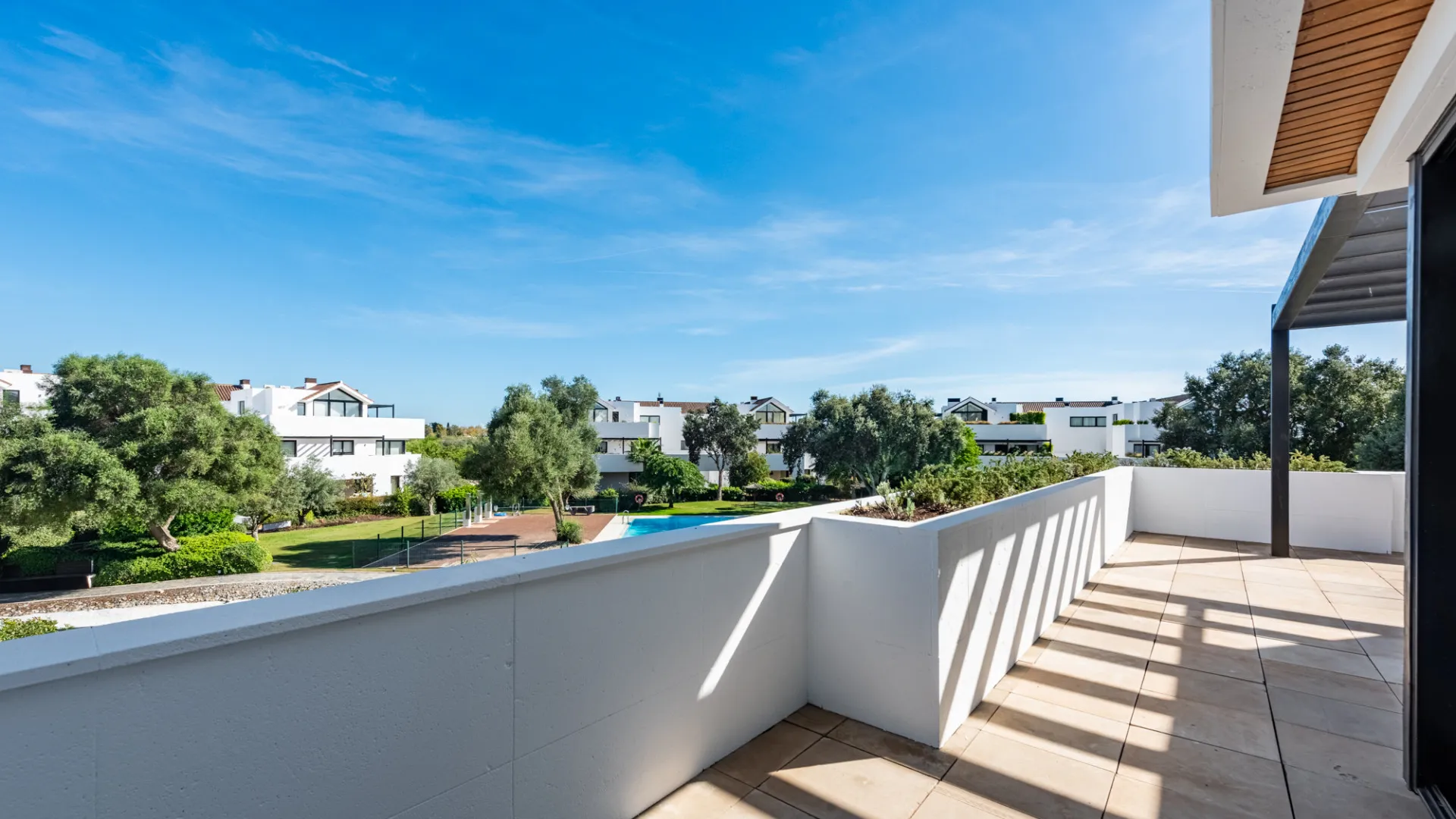 Buy duplex penthouse in Hacienda de Valderrama with 4 bedrooms