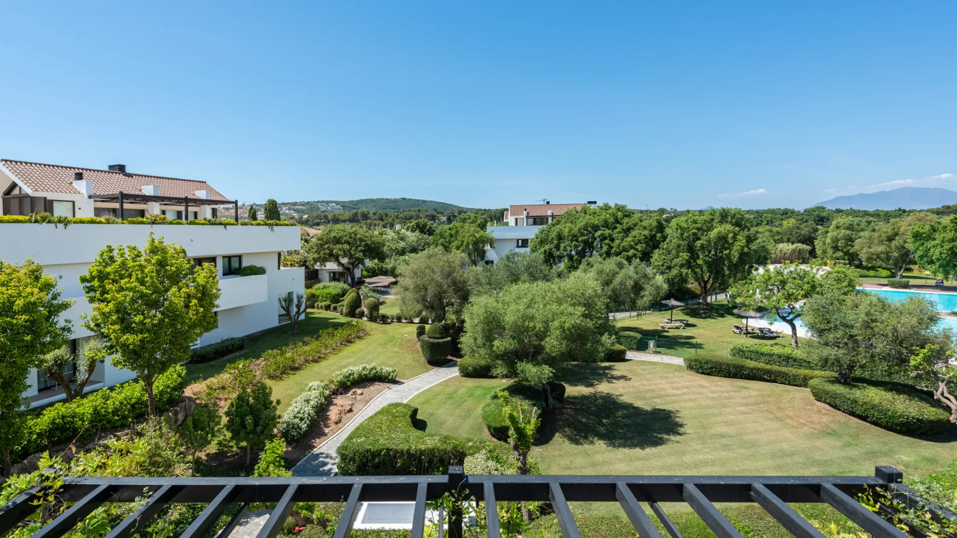 Hacienda de Valderrama 2 bedrooms duplex penthouse for sale