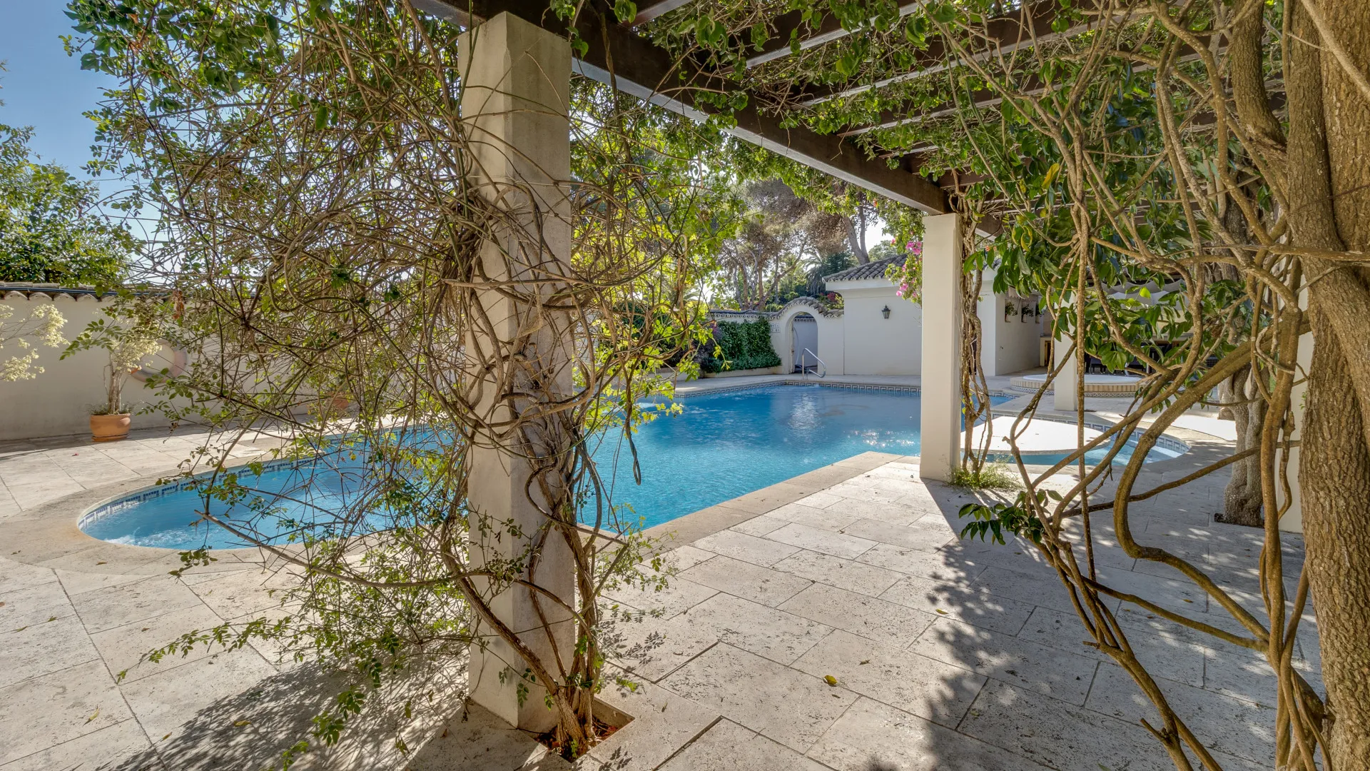 Villa de 6 dormitorios en venta en Zona D