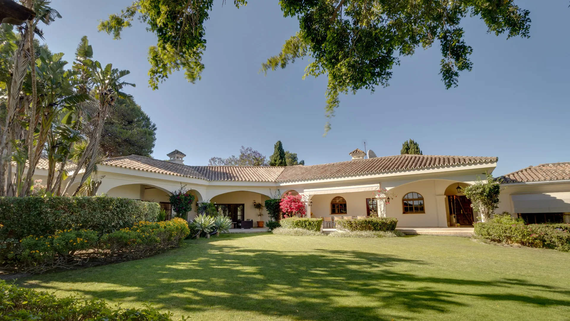 Villa de 6 dormitorios en venta en Zona D